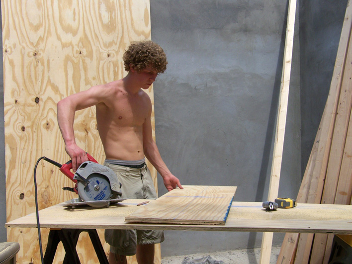 16 - Eric working at Gabriela's home